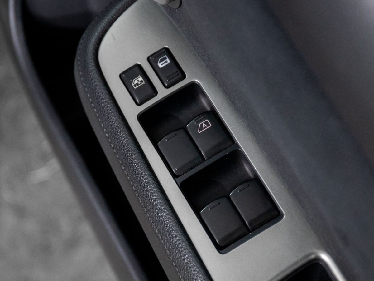 Nissan Tiida 2011 - фото автомобиля