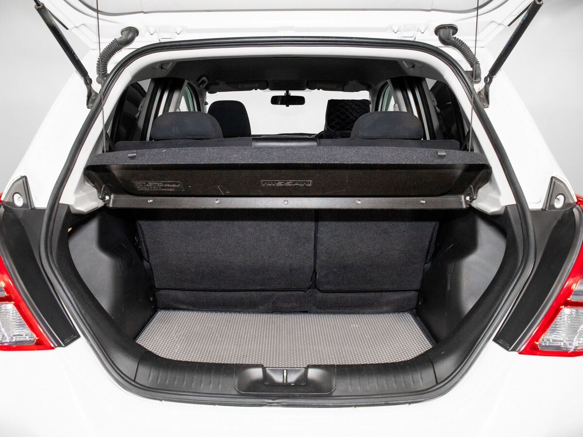 Nissan Tiida 2011 - фото автомобиля