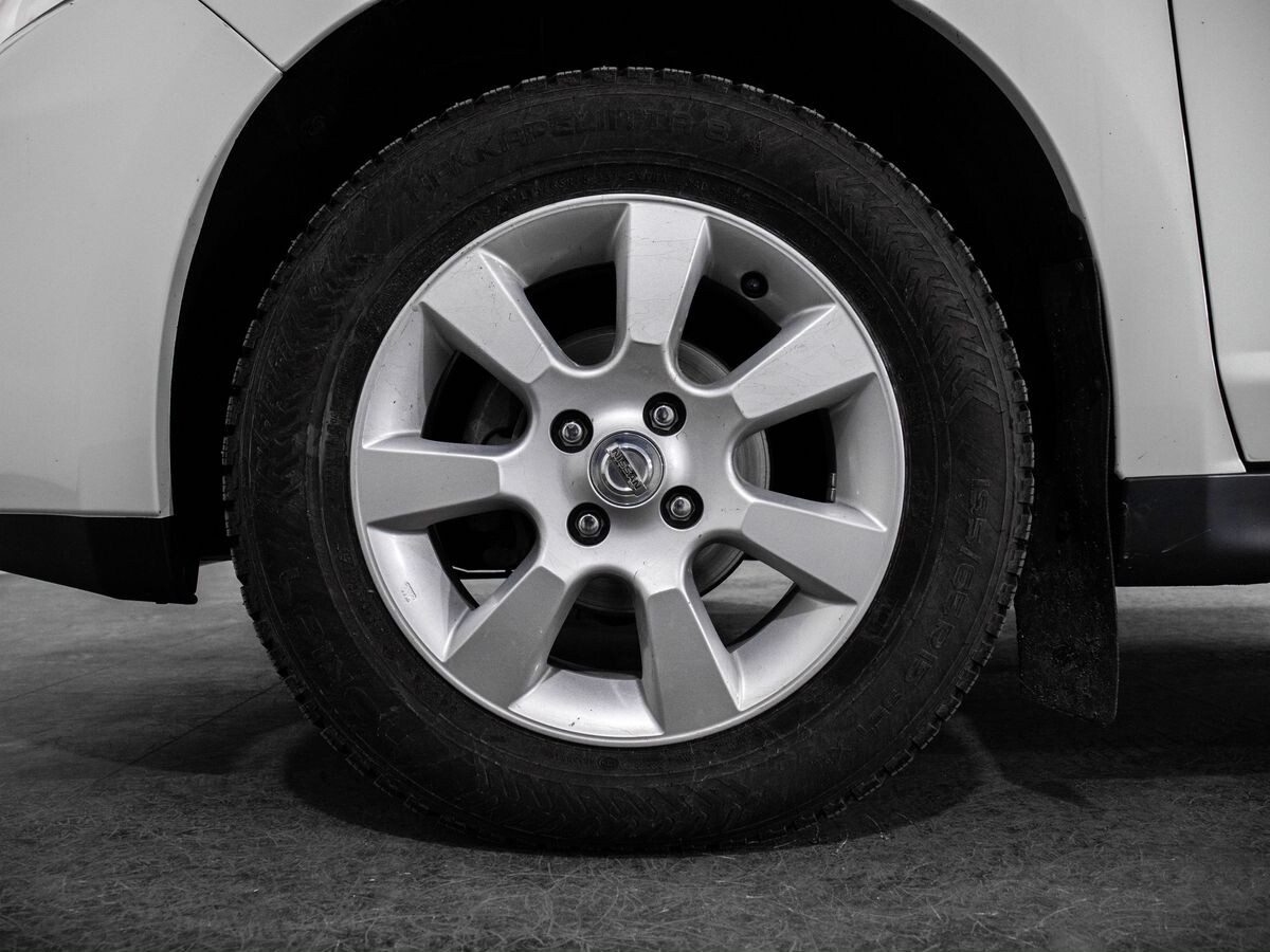 Nissan Tiida 2011 - фото автомобиля