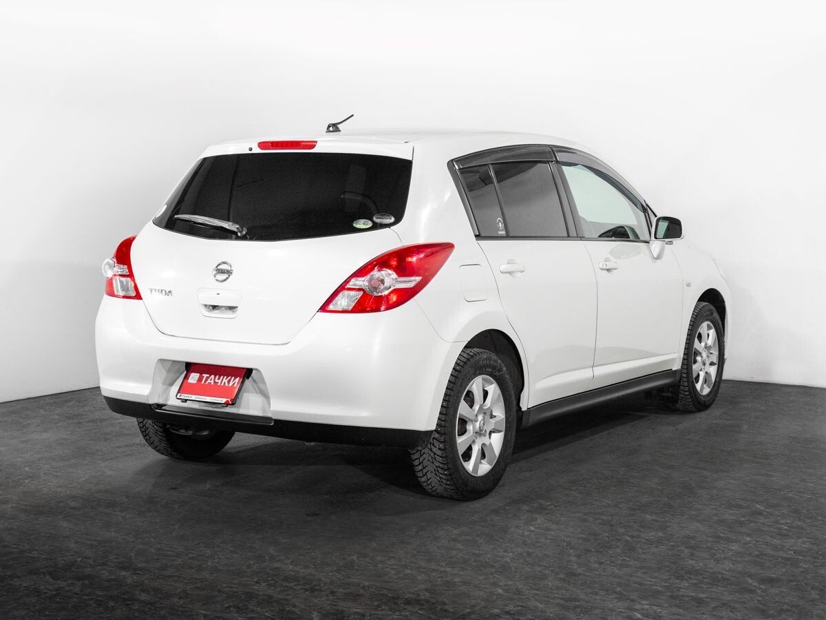 Nissan Tiida 2011 - фото автомобиля