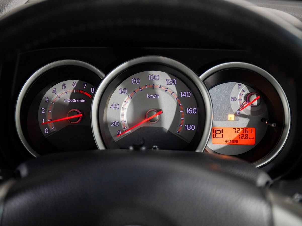 Nissan Tiida 2011 - фото автомобиля