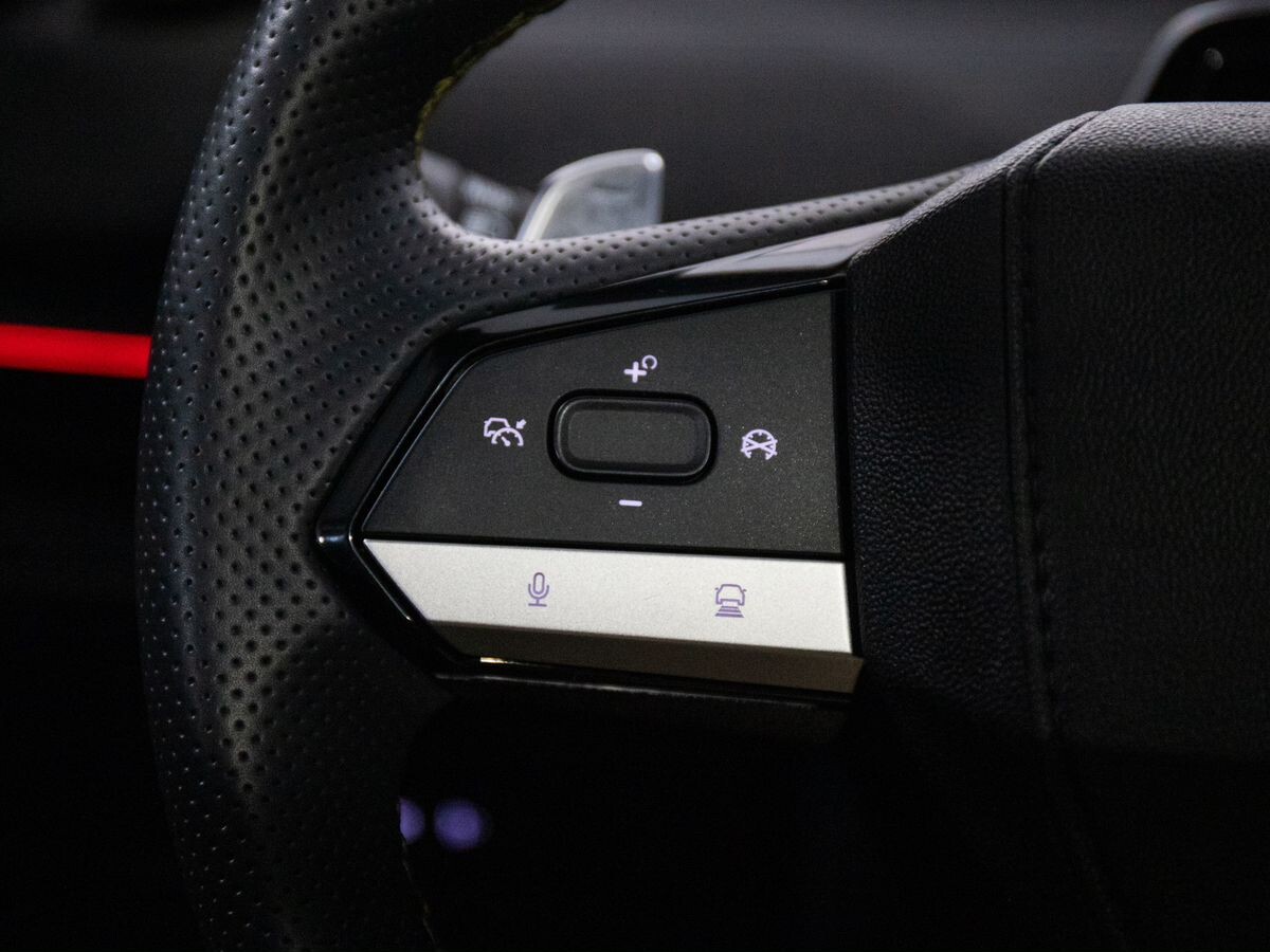 Changan UNI-V 2022 - фото автомобиля