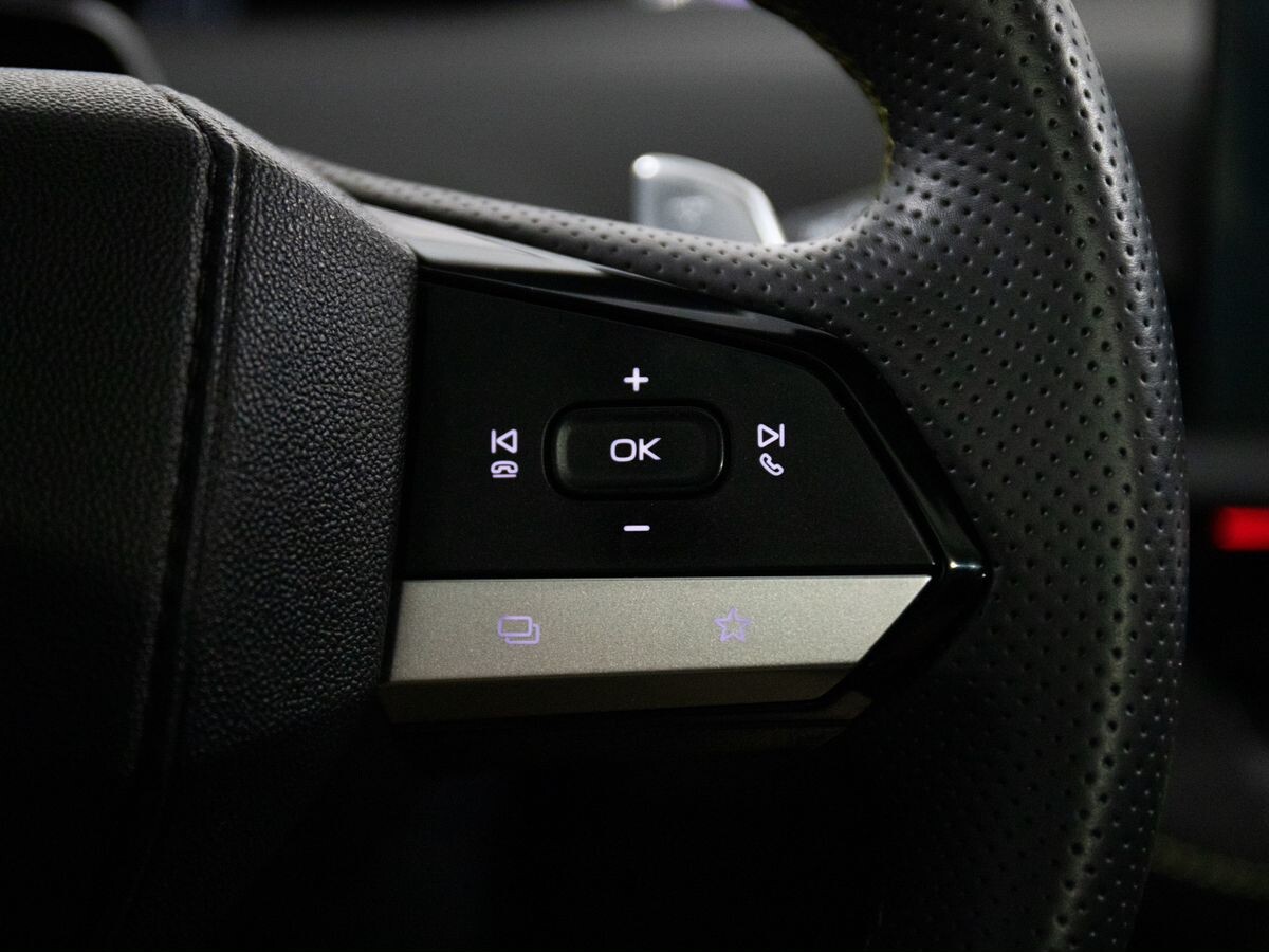 Changan UNI-V 2022 - фото автомобиля