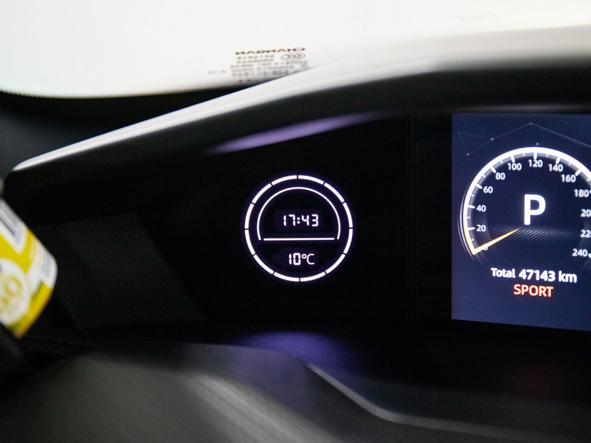 Changan UNI-V 2022 - фото автомобиля