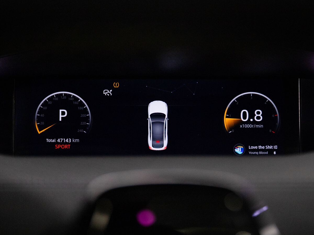 Changan UNI-V 2022 - фото автомобиля