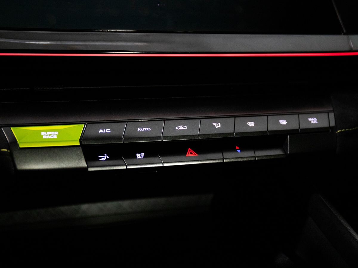 Changan UNI-V 2022 - фото автомобиля