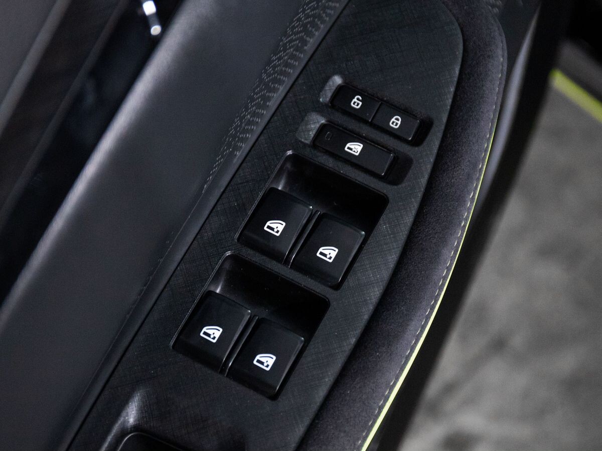 Changan UNI-V 2022 - фото автомобиля