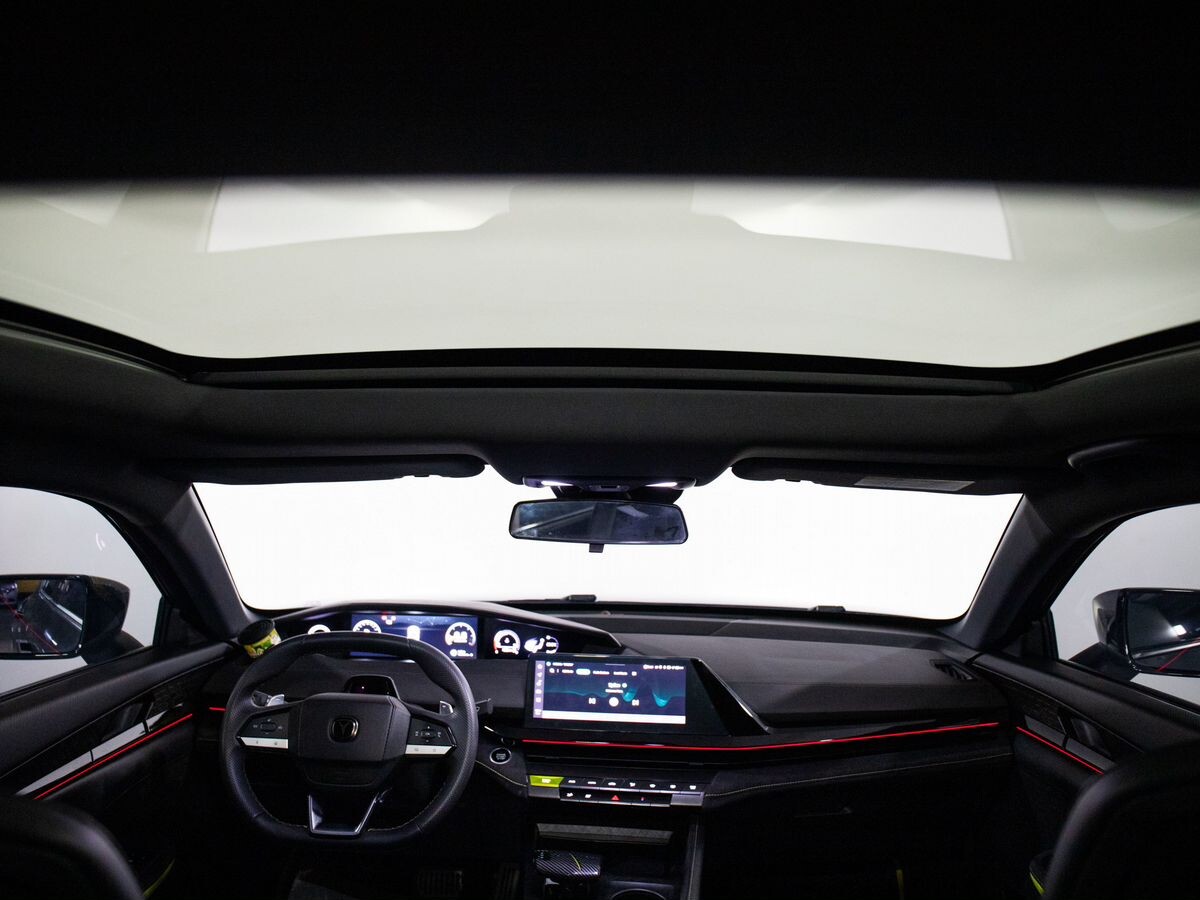 Changan UNI-V 2022 - фото автомобиля