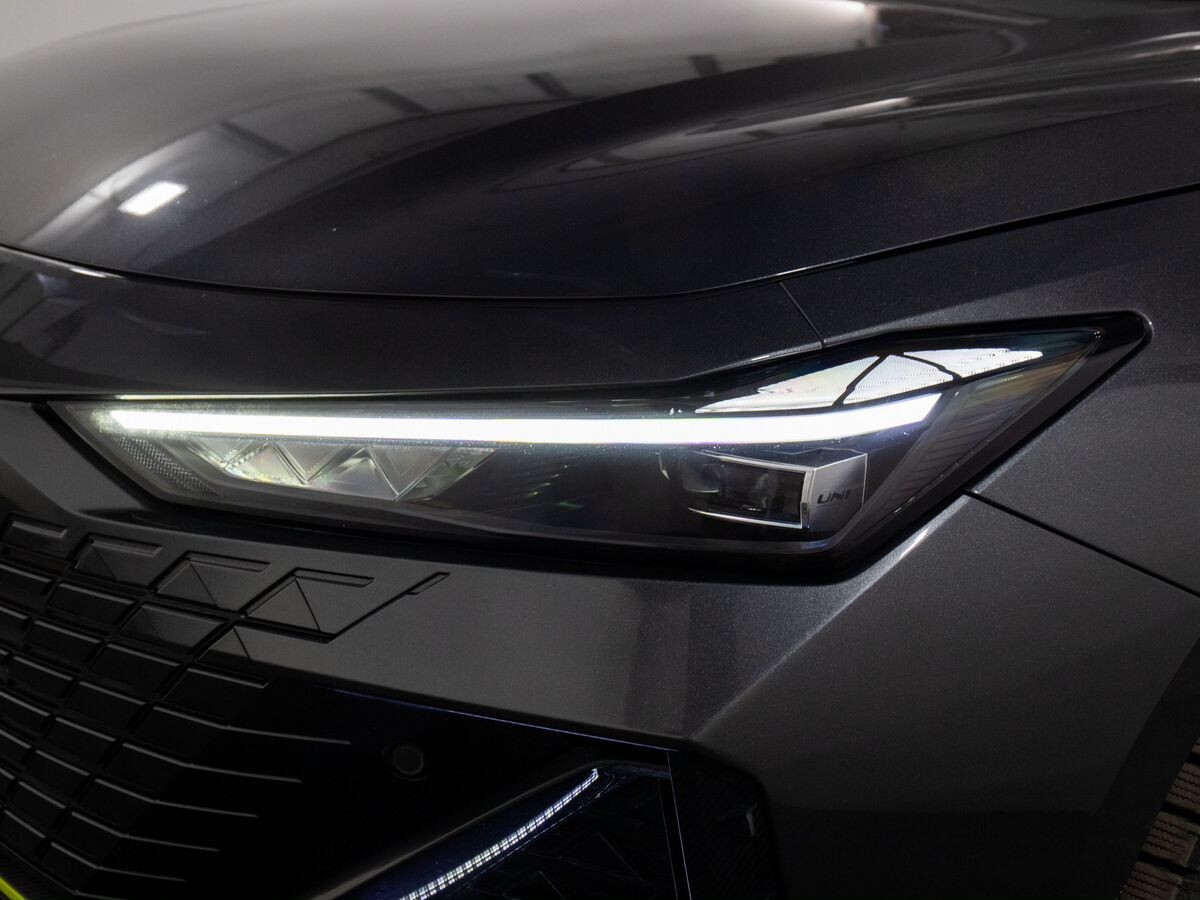 Changan UNI-V 2022 - фото автомобиля