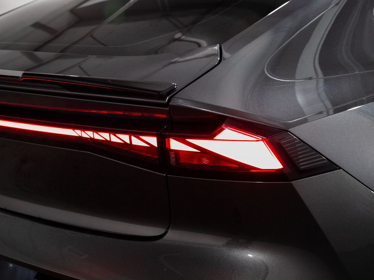 Changan UNI-V 2022 - фото автомобиля