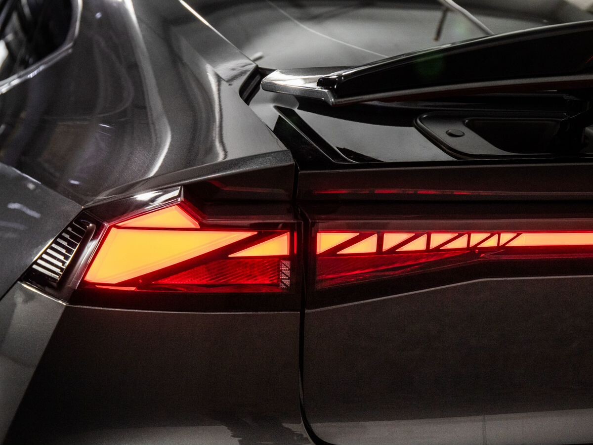 Changan UNI-V 2022 - фото автомобиля