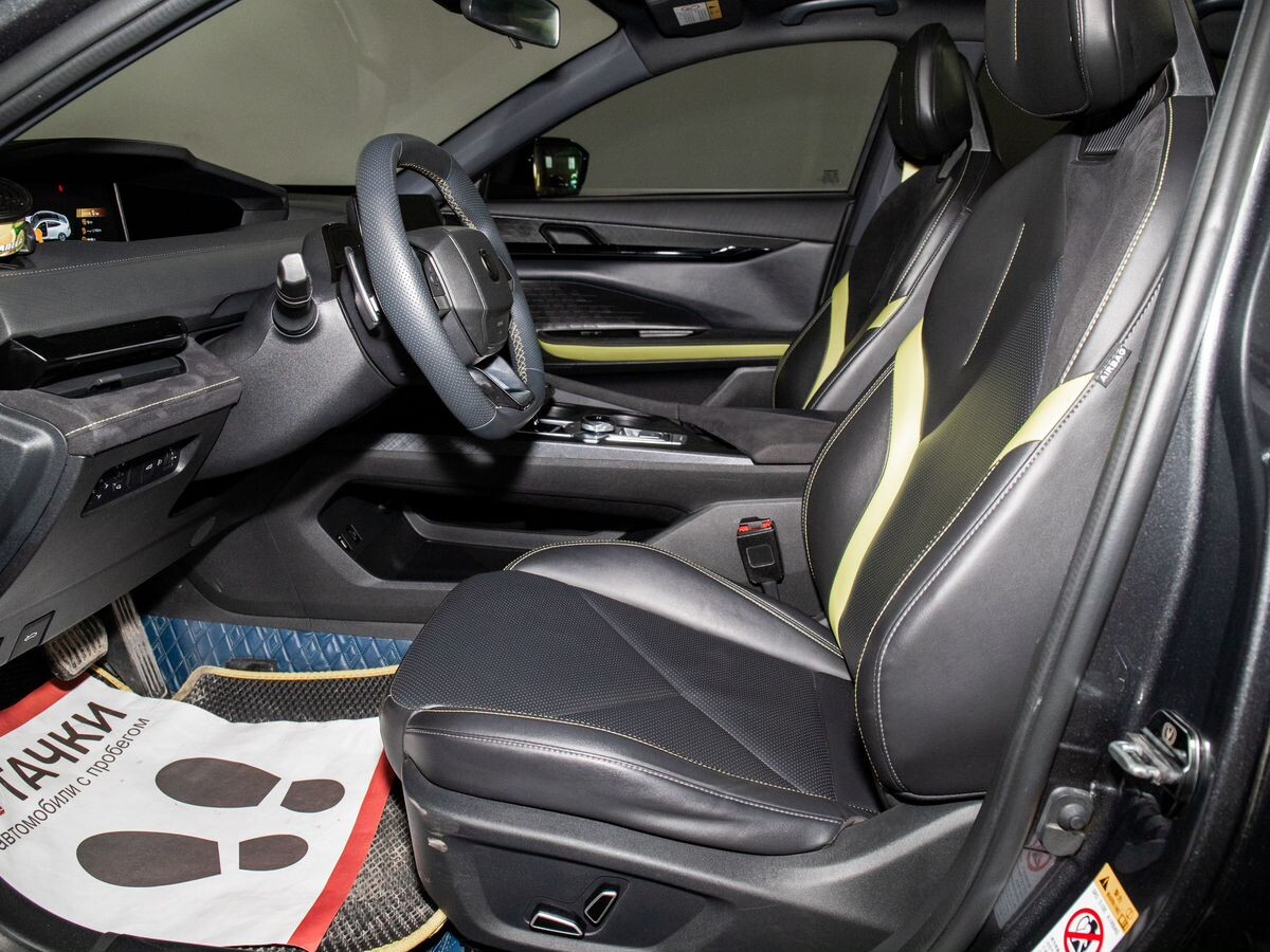 Changan UNI-V 2022 - фото автомобиля