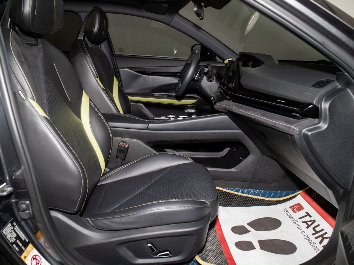 Changan UNI-V 2022 - фото автомобиля