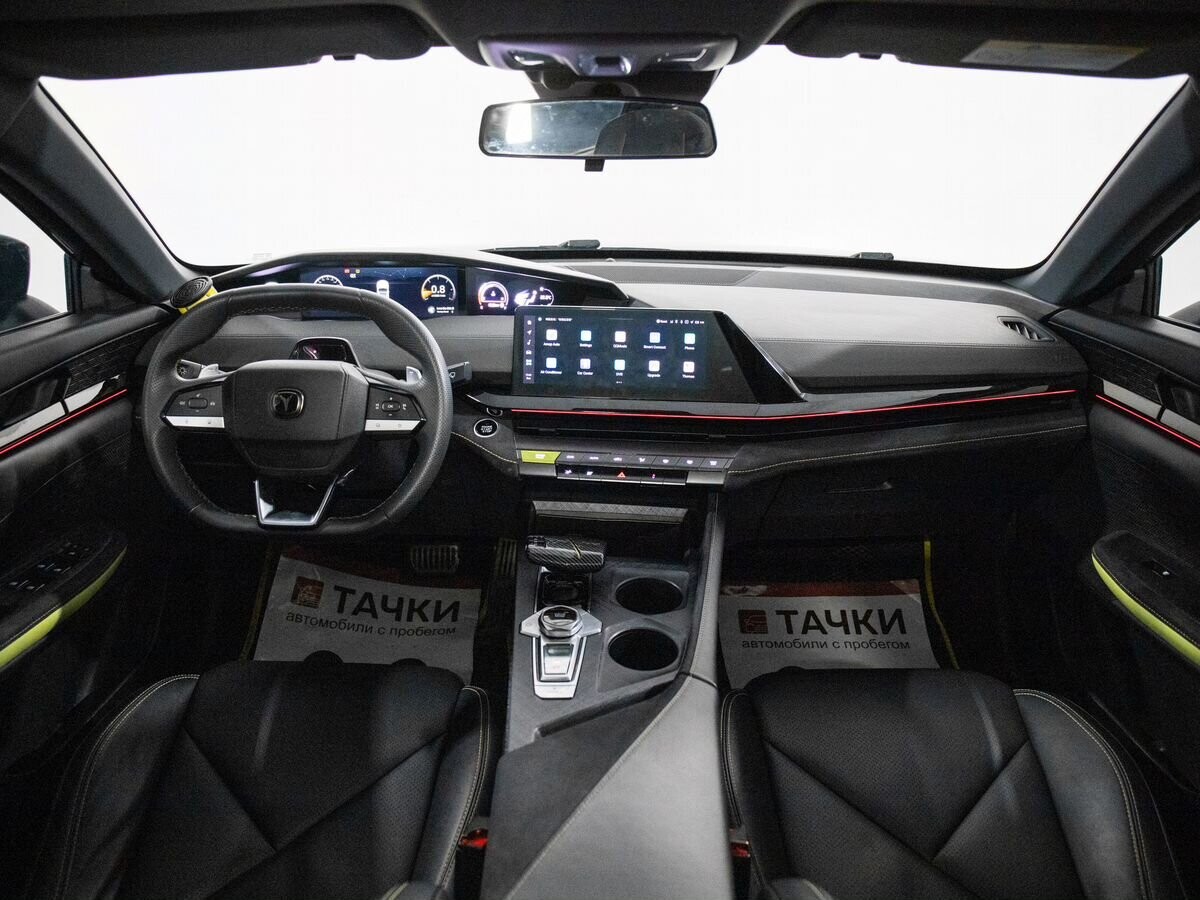 Changan UNI-V 2022 - фото автомобиля