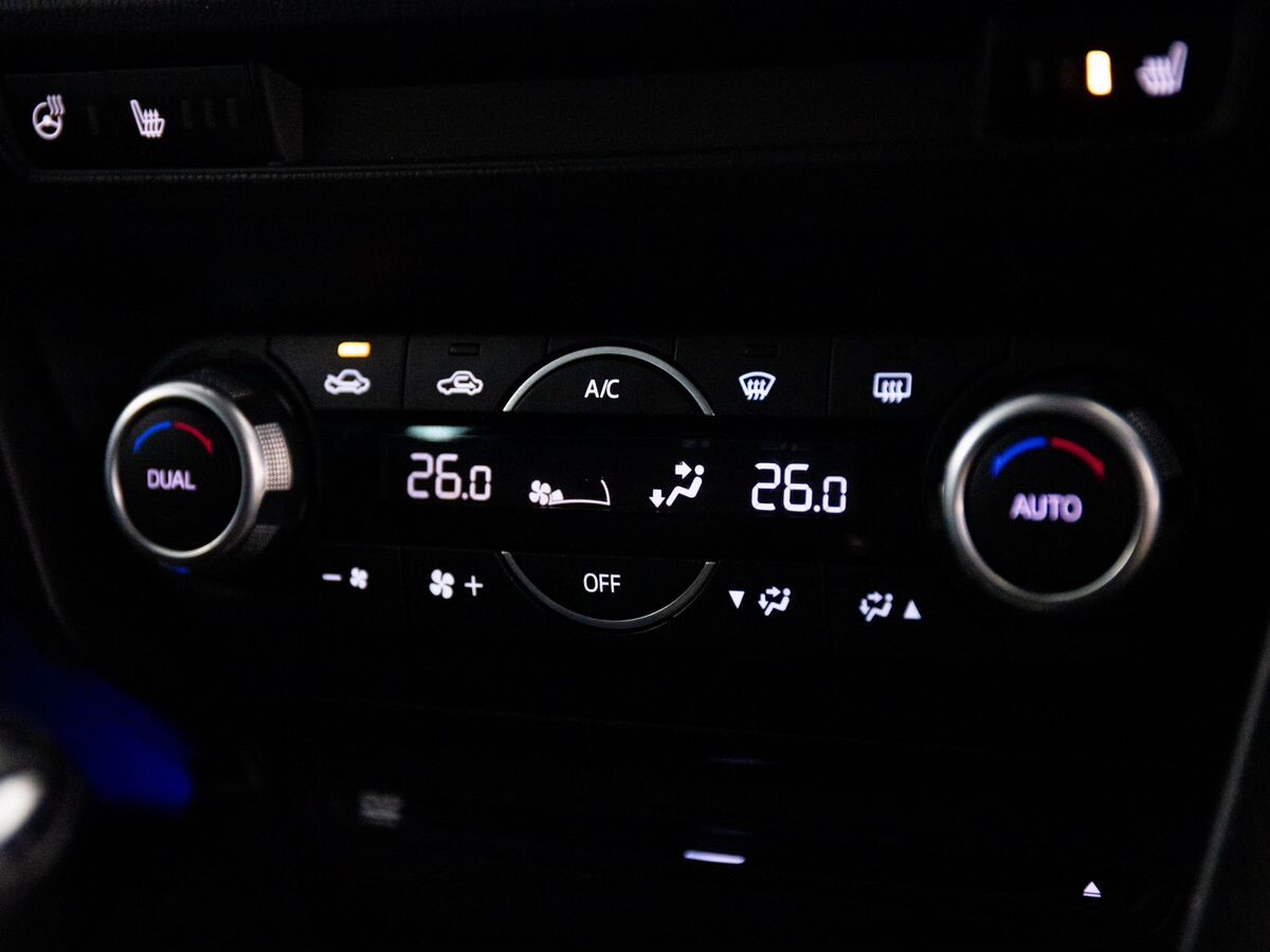 Mazda Axela 2018 - фото автомобиля