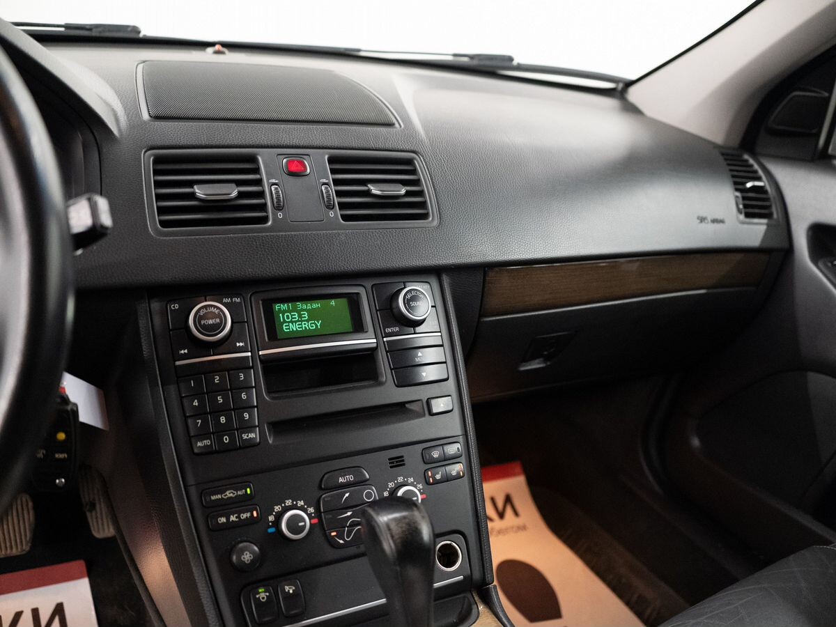 Volvo XC90 2010 - фото автомобиля