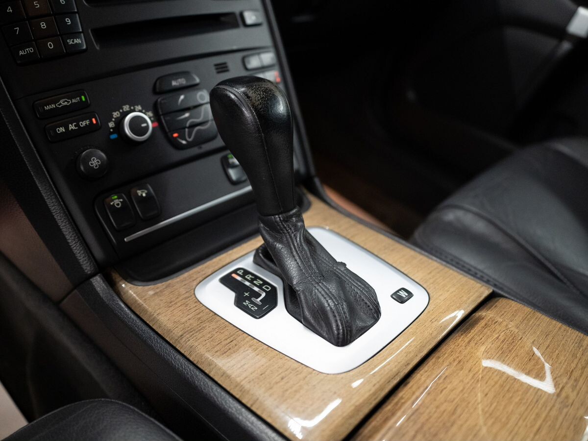 Volvo XC90 2010 - фото автомобиля