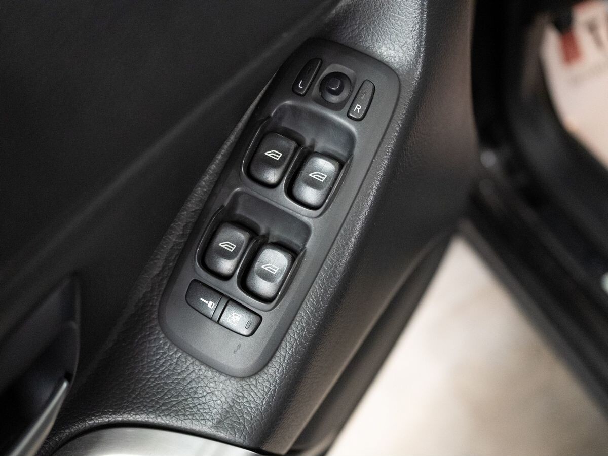 Volvo XC90 2010 - фото автомобиля