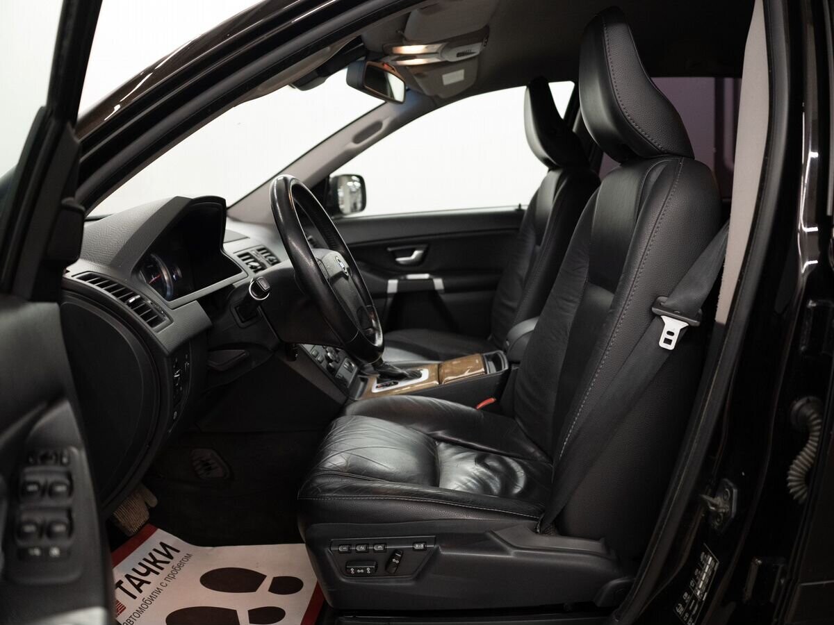 Volvo XC90 2010 - фото автомобиля