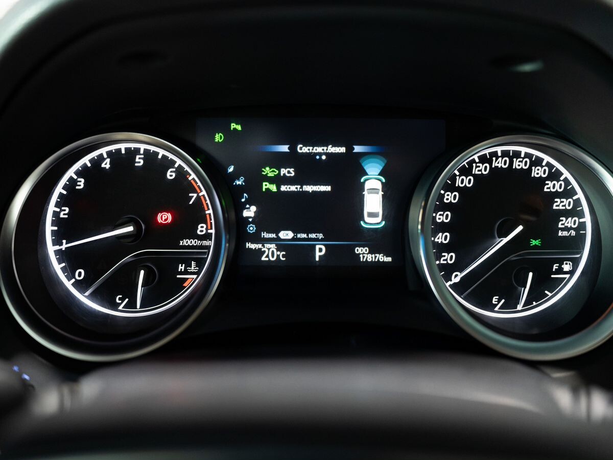 Toyota Camry 2019 - фото автомобиля