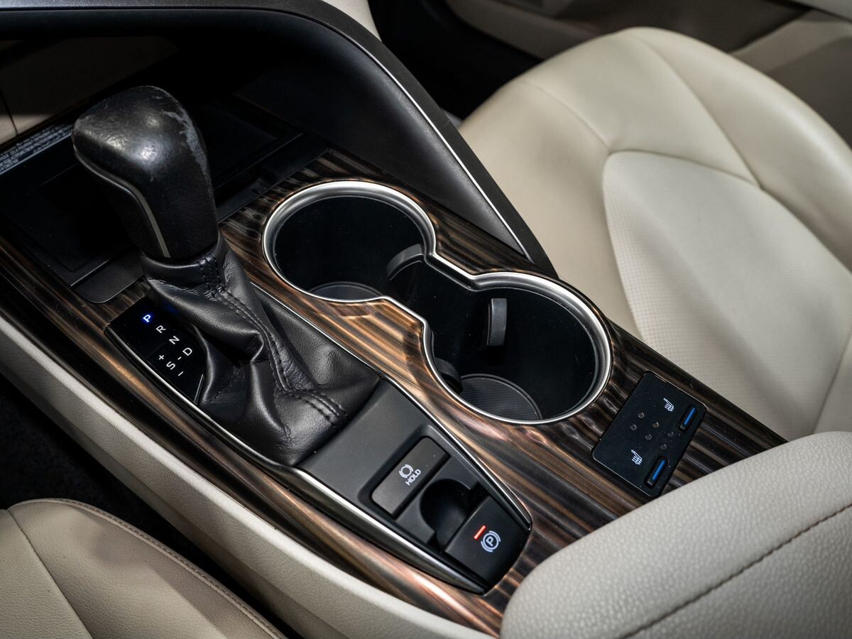 Toyota Camry 2019 - фото автомобиля