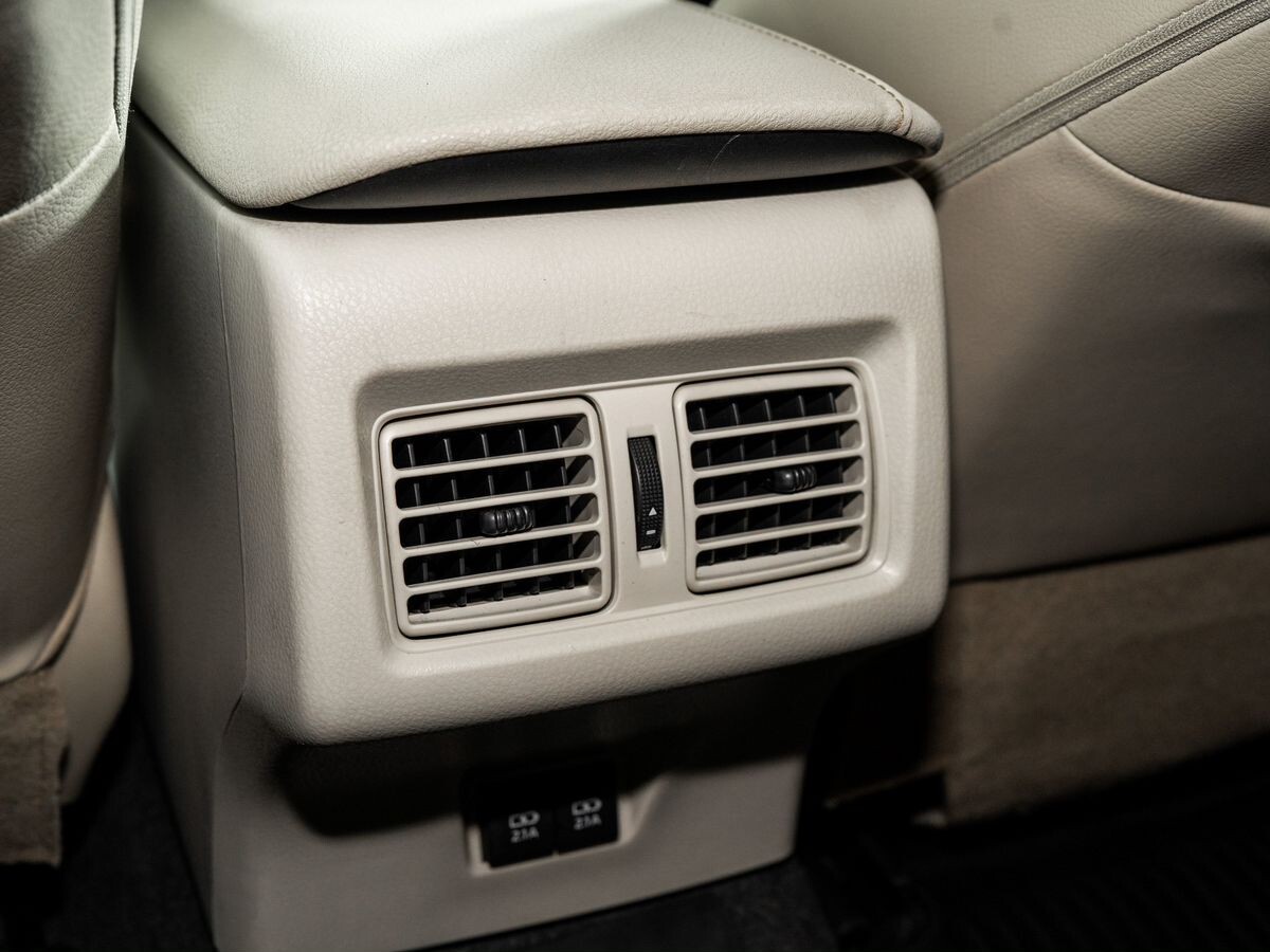 Toyota Camry 2019 - фото автомобиля