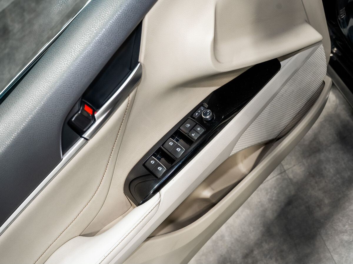 Toyota Camry 2019 - фото автомобиля