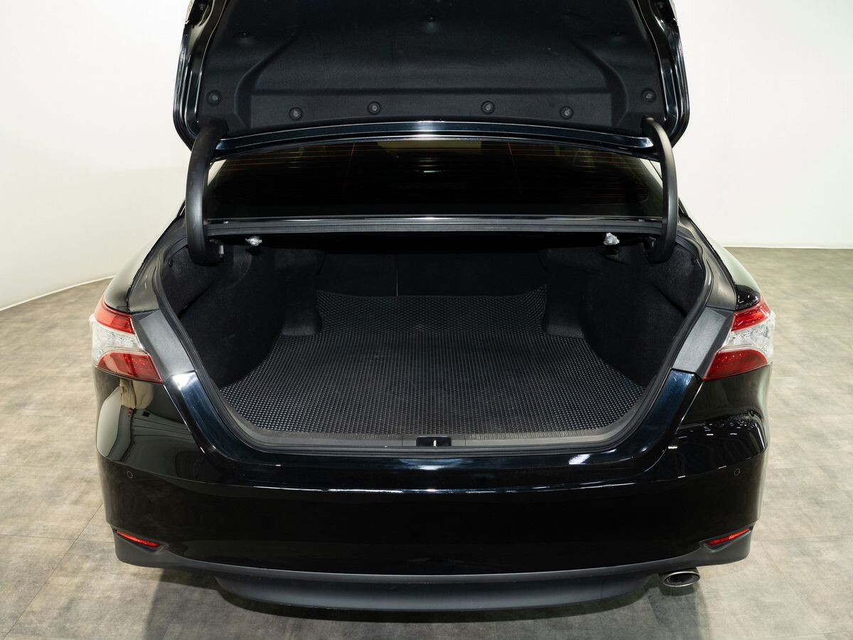 Toyota Camry 2019 - фото автомобиля