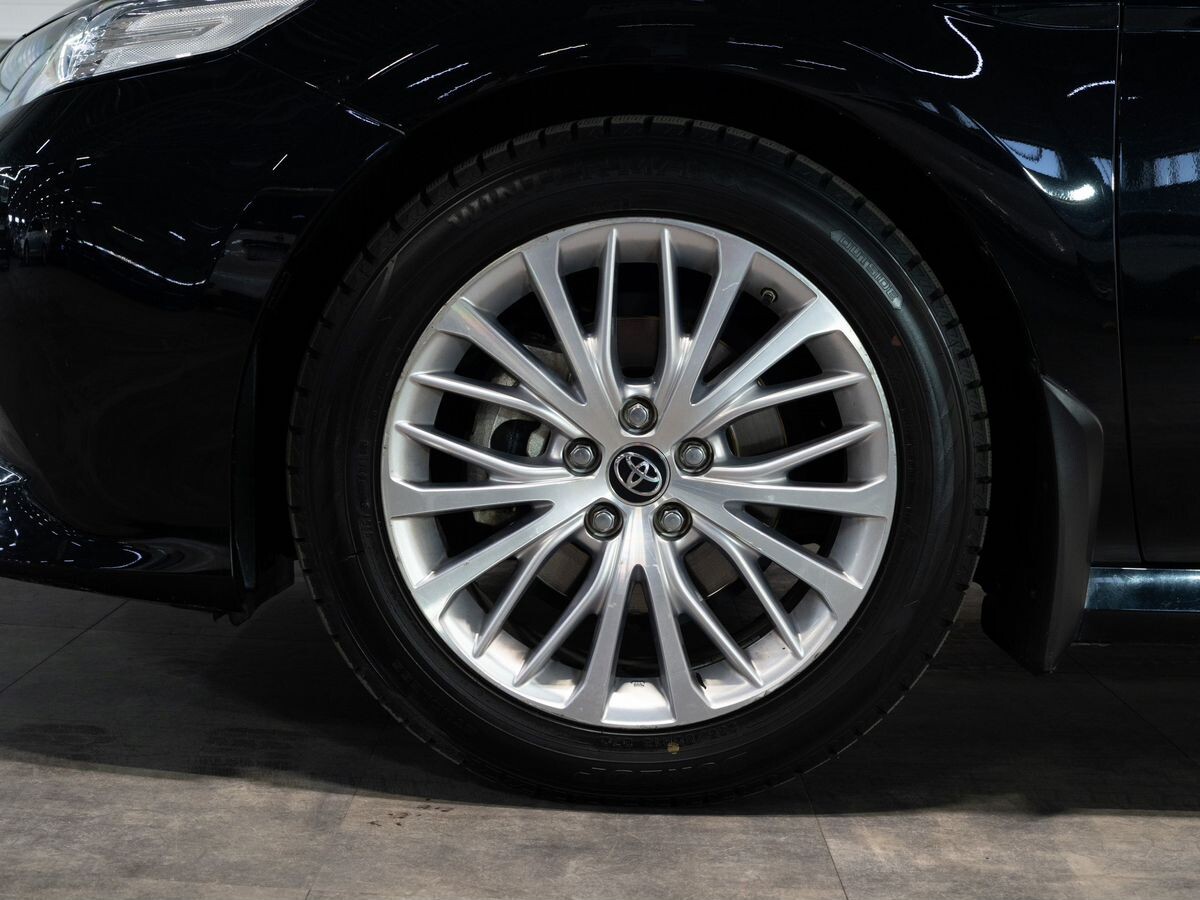 Toyota Camry 2019 - фото автомобиля