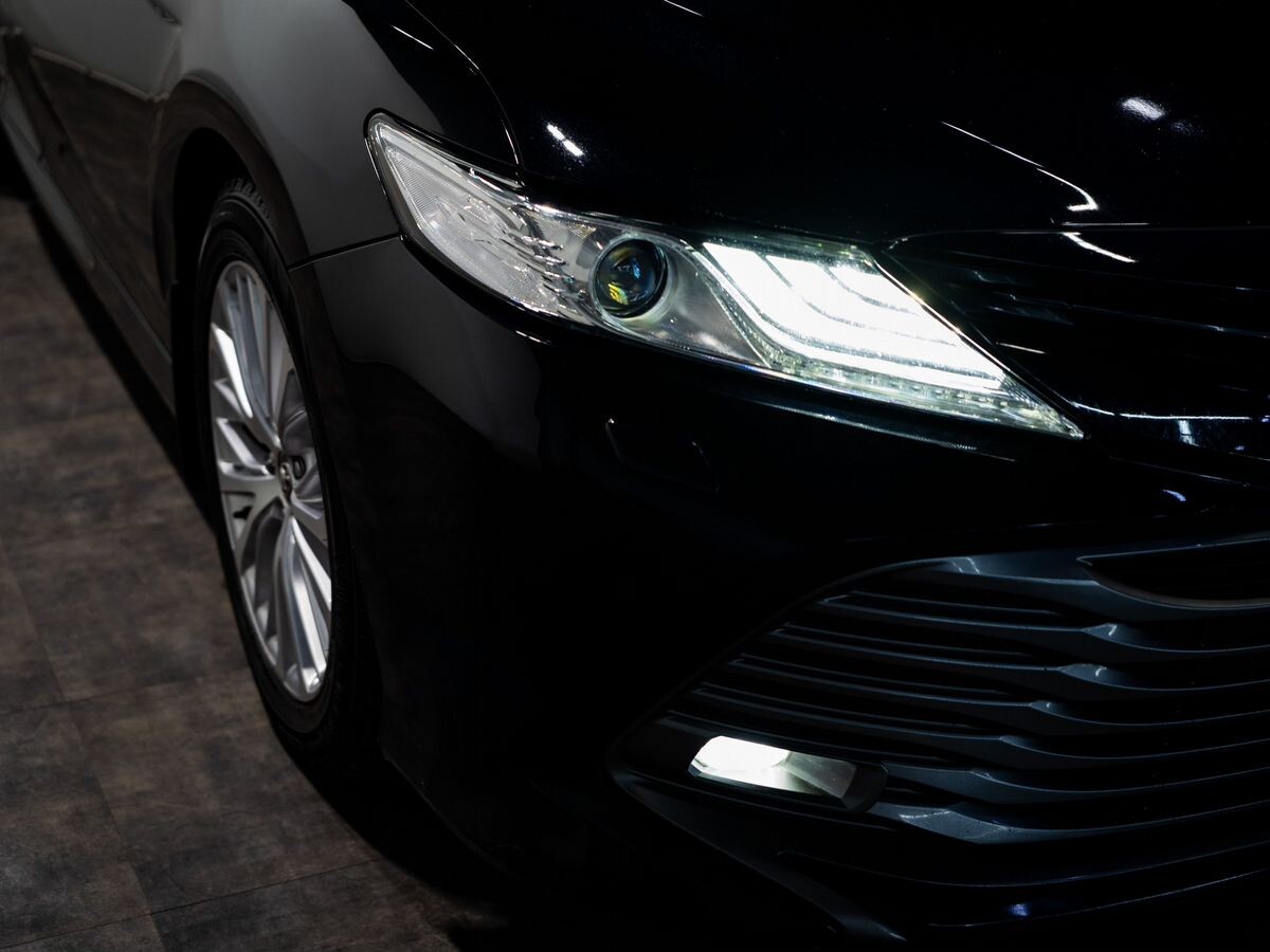 Toyota Camry 2019 - фото автомобиля