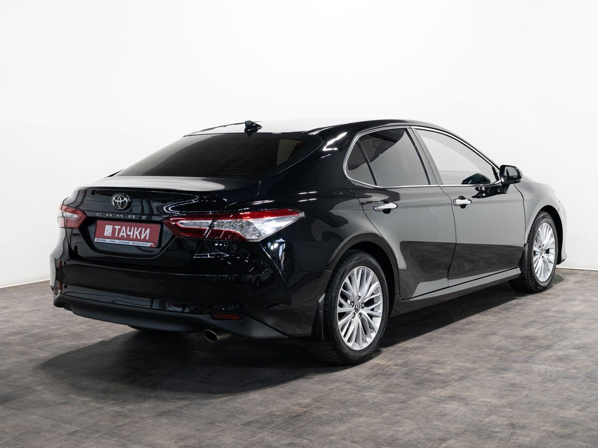 Toyota Camry 2019 - фото автомобиля