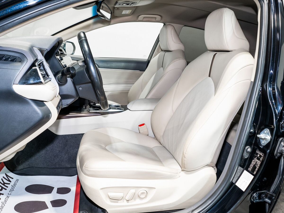 Toyota Camry 2019 - фото автомобиля