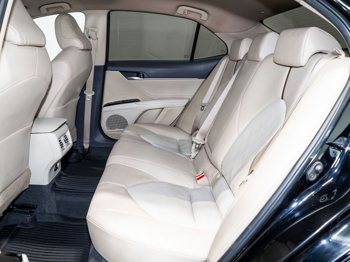 Toyota Camry 2019 - фото автомобиля