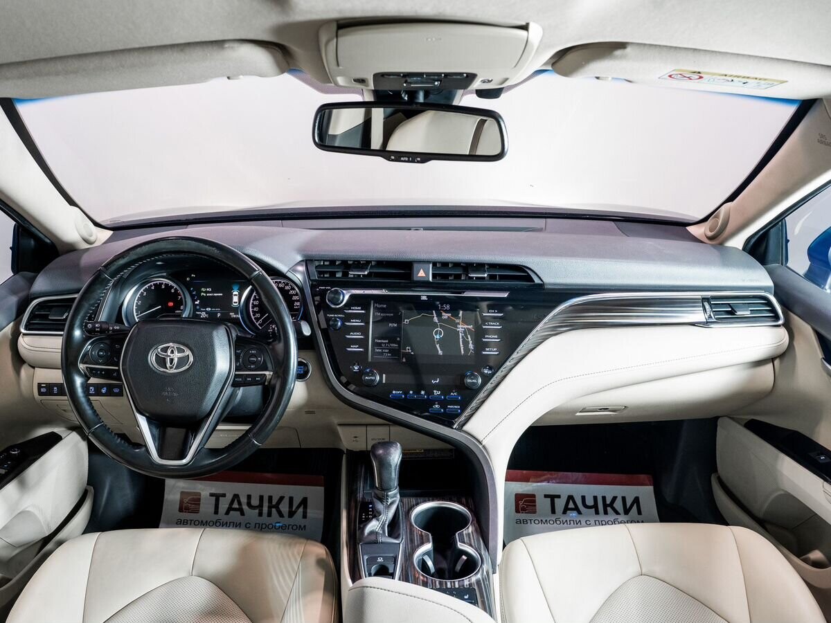 Toyota Camry 2019 - фото автомобиля