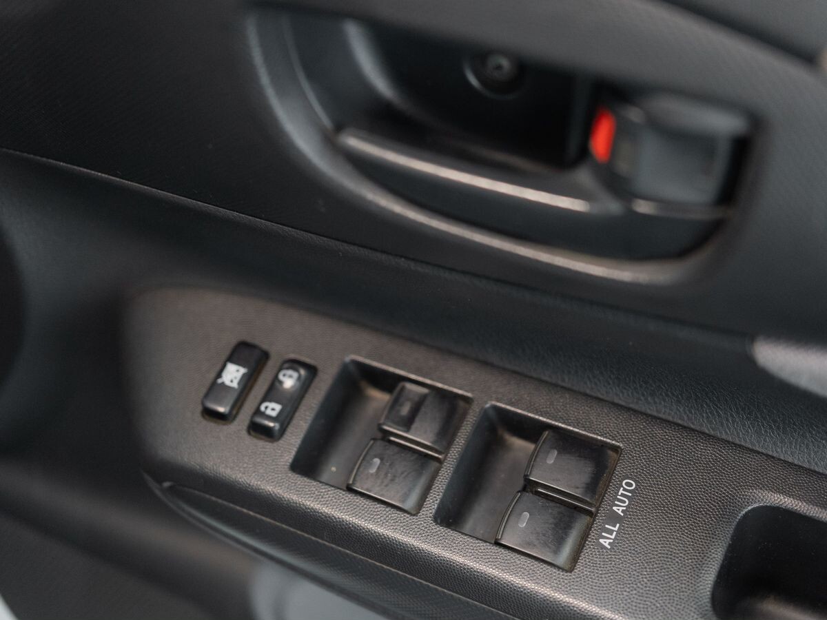 Toyota Wish 2010 - фото автомобиля