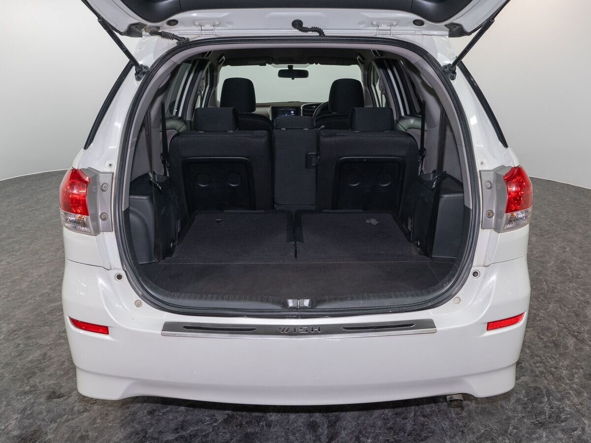 Toyota Wish 2010 - фото автомобиля