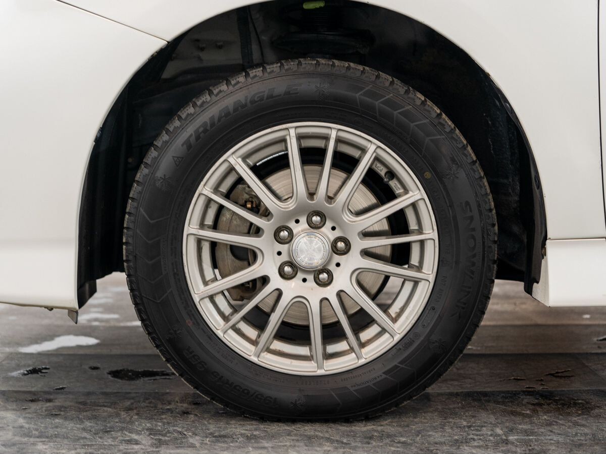 Toyota Wish 2010 - фото автомобиля