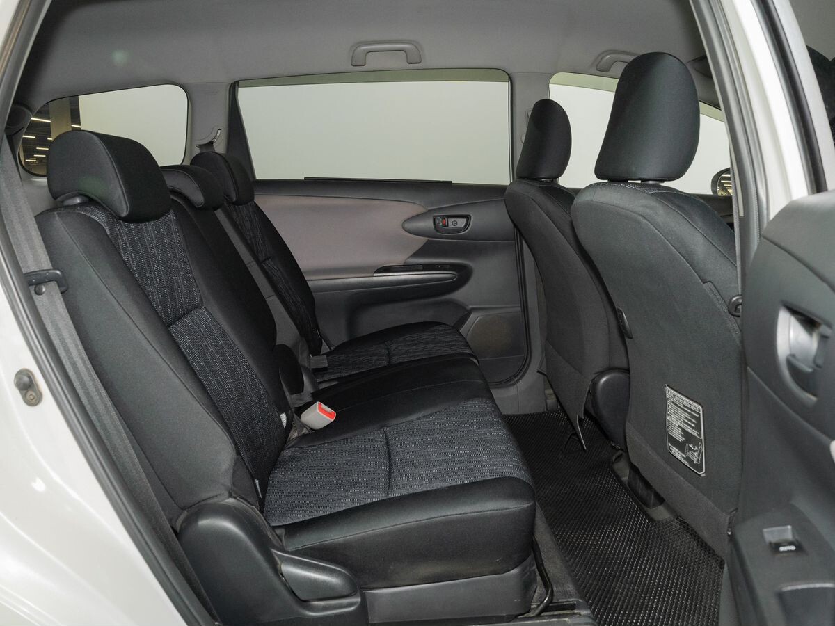 Toyota Wish 2010 - фото автомобиля