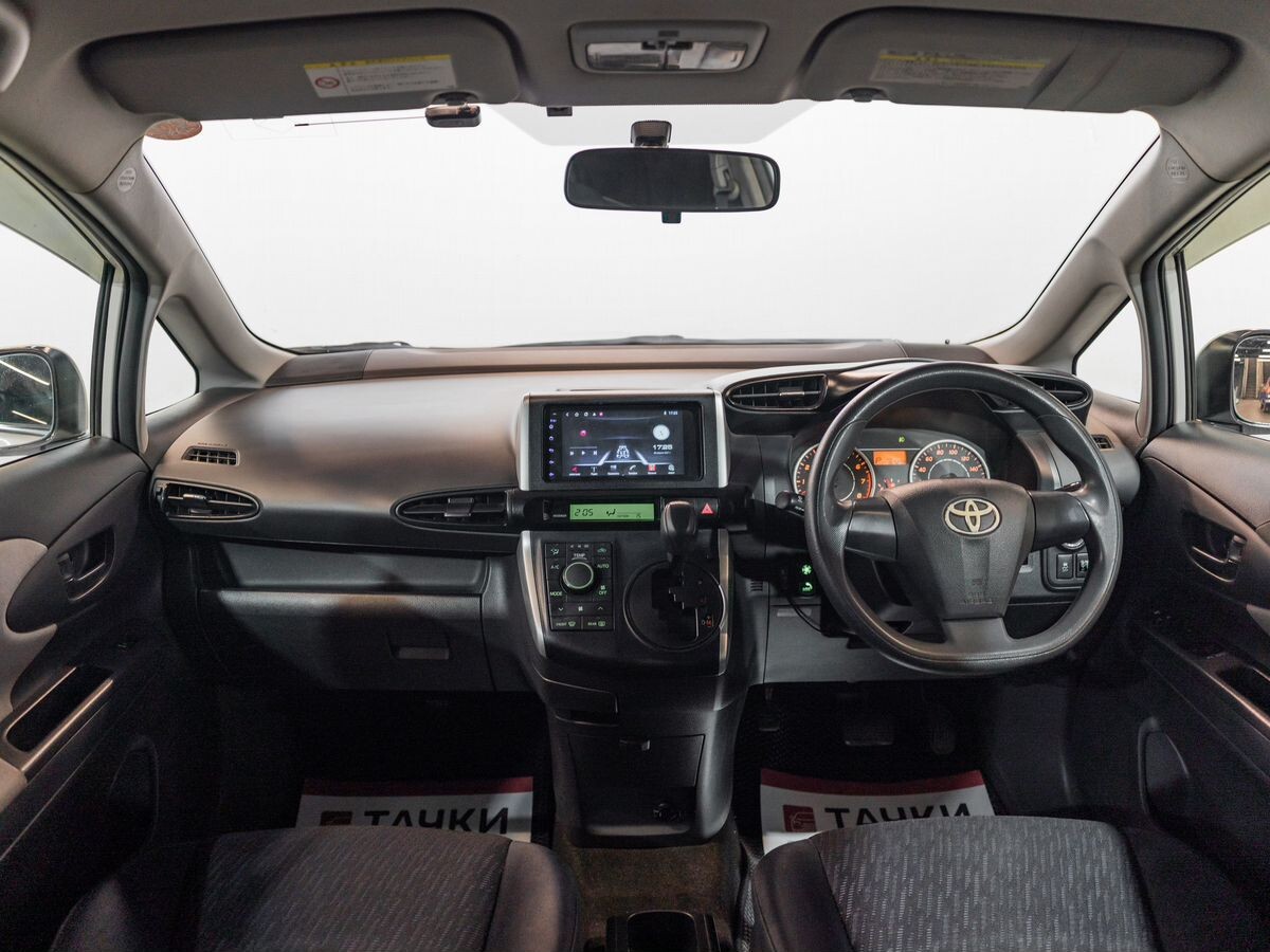 Toyota Wish 2010 - фото автомобиля