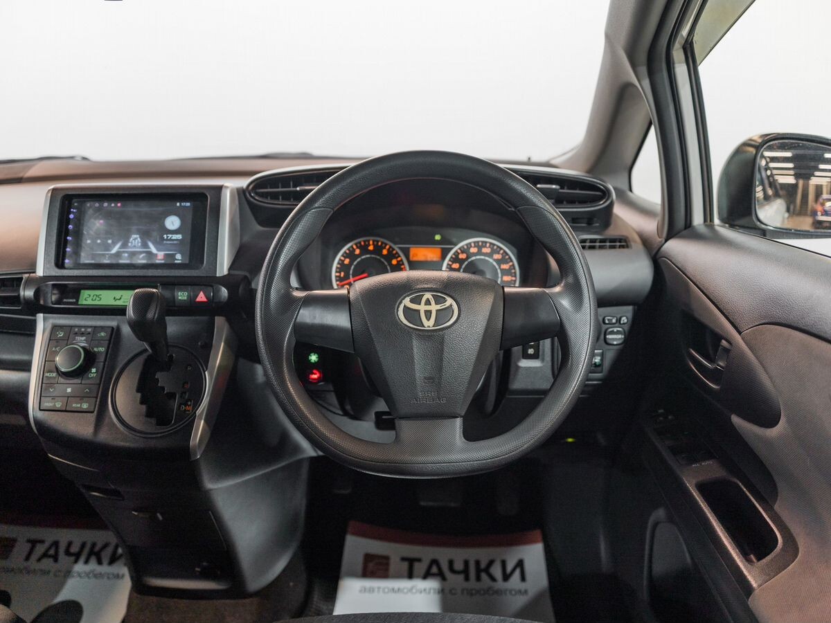 Toyota Wish 2010 - фото автомобиля