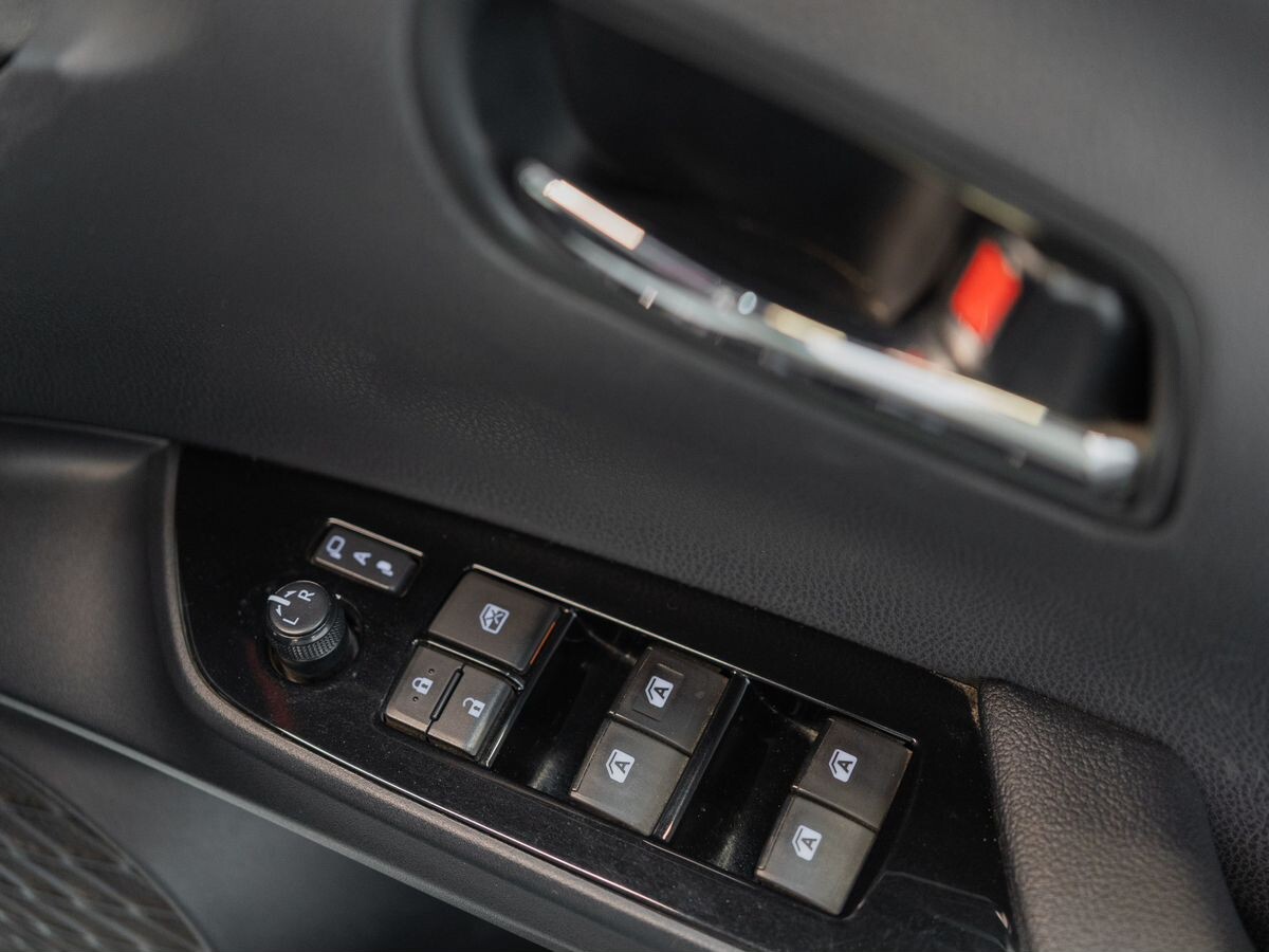 Toyota Prius 2016 - фото автомобиля