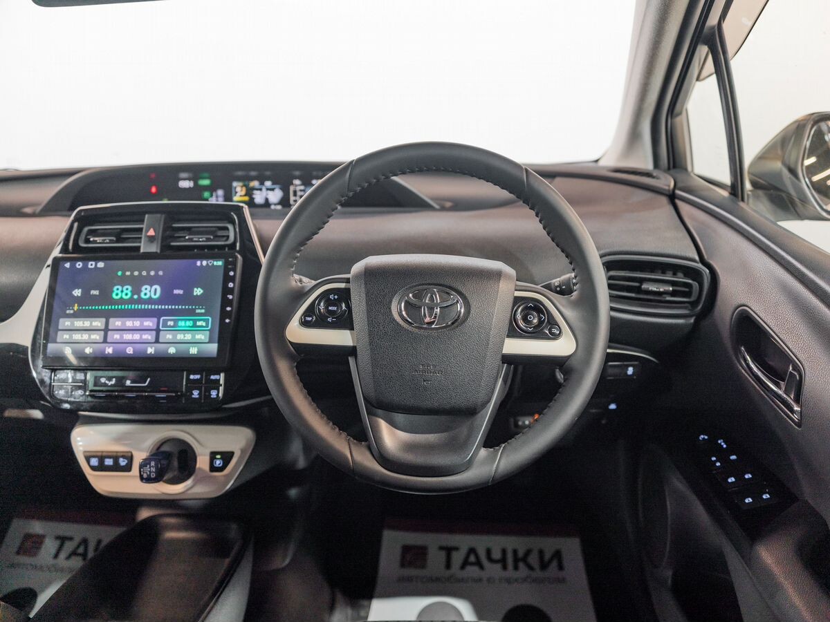 Toyota Prius 2016 - фото автомобиля