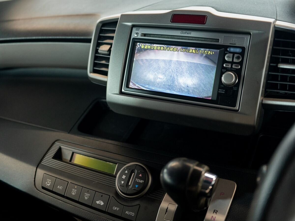 Honda Freed 2010 - фото автомобиля