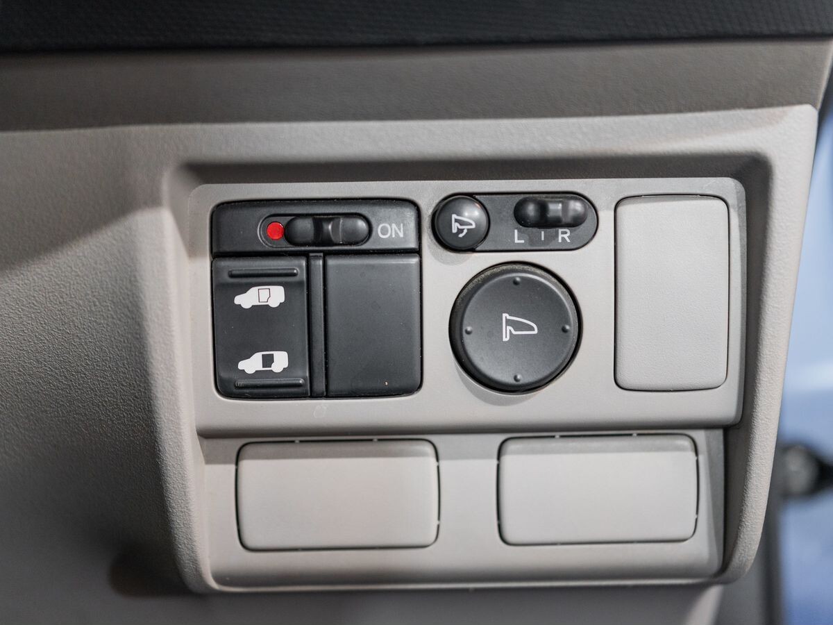 Honda Freed 2010 - фото автомобиля