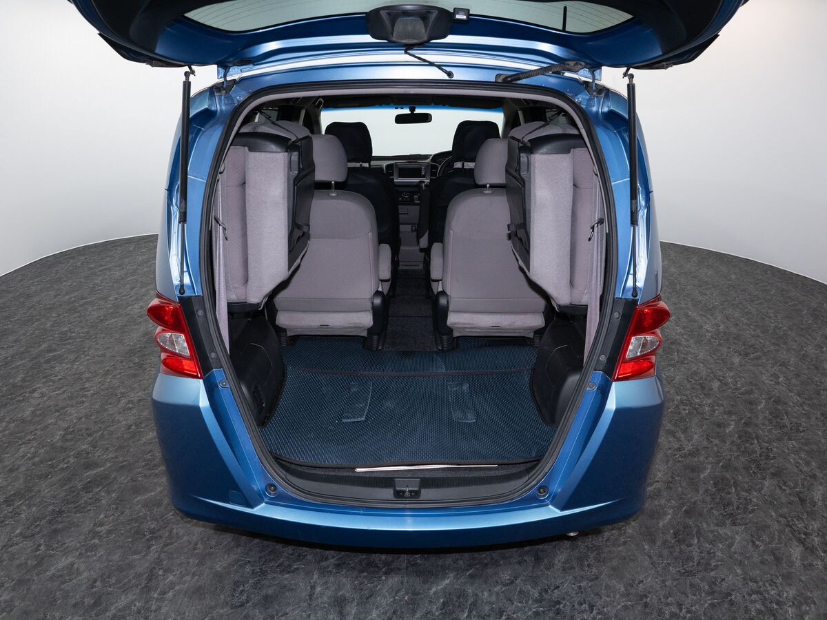 Honda Freed 2010 - фото автомобиля