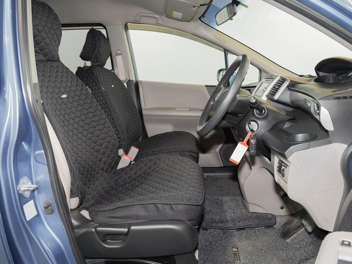 Honda Freed 2010 - фото автомобиля