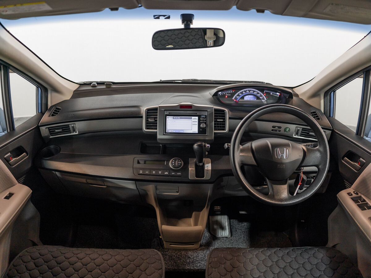 Honda Freed 2010 - фото автомобиля