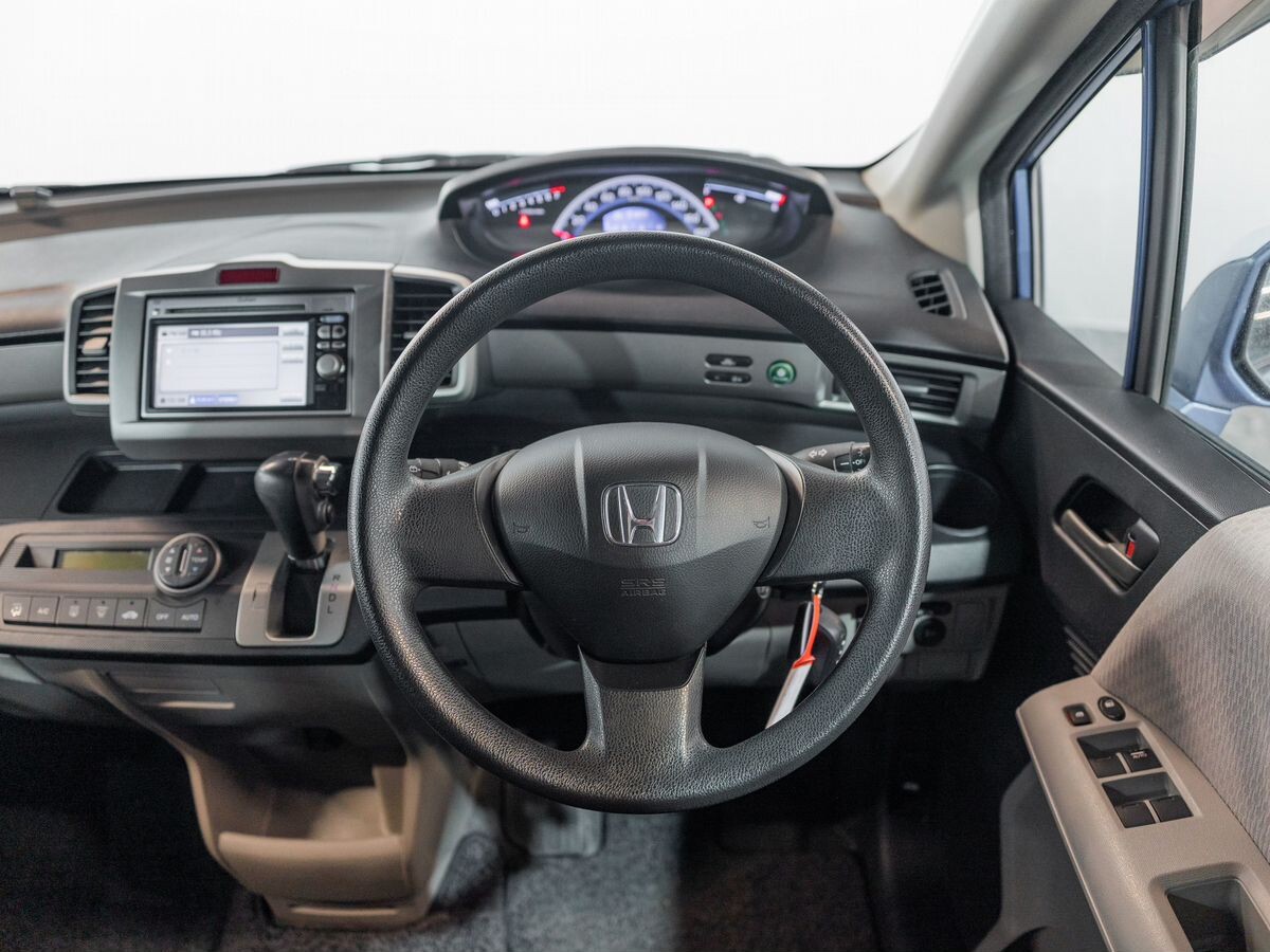 Honda Freed 2010 - фото автомобиля