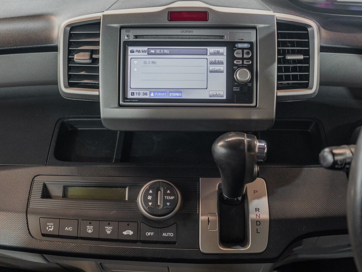 Honda Freed 2010 - фото автомобиля