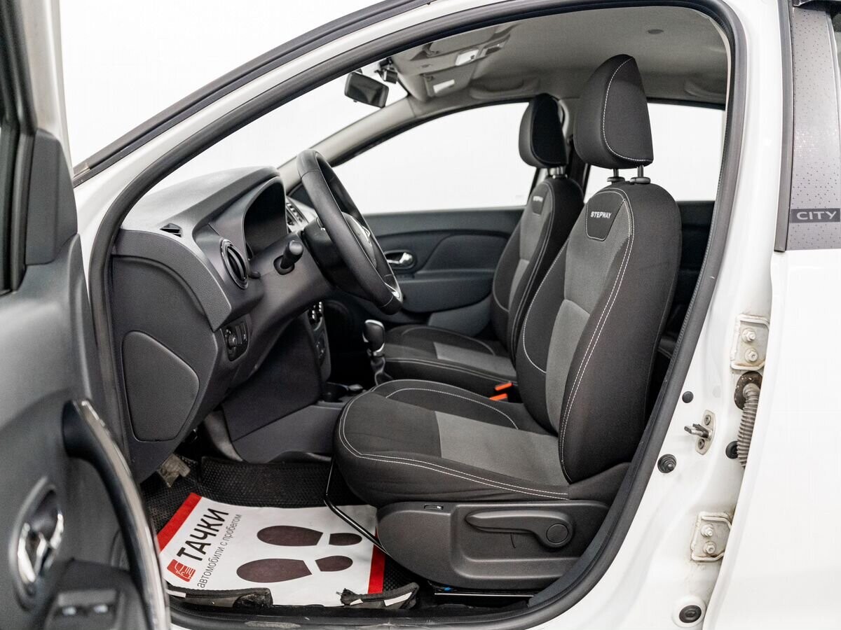 Renault Sandero Stepway 2020 - фото автомобиля